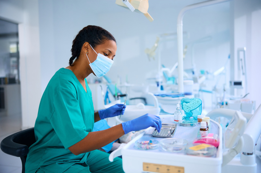 (Dental assistant job)Dentologie - 444 N Orleans St image: