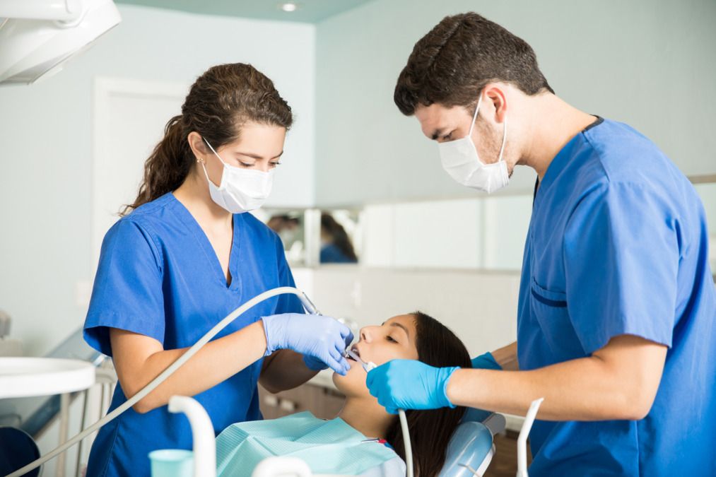 (Dental assistant job)Dentologie - 617 W Diversey Pkwy image: