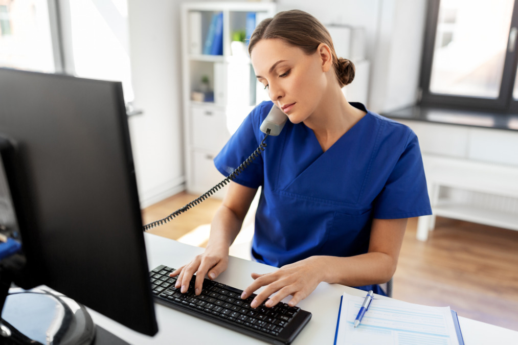 (Dental receptionist / admin job)Dentologie - 1625 N Milwaukee Ave image: