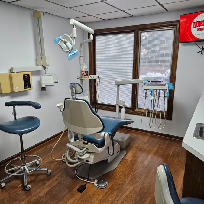 3 of Isaac Menasha DDS image：