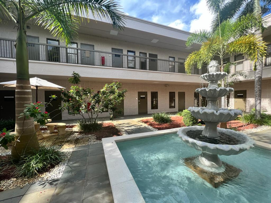 4 of Paramount Smile image：