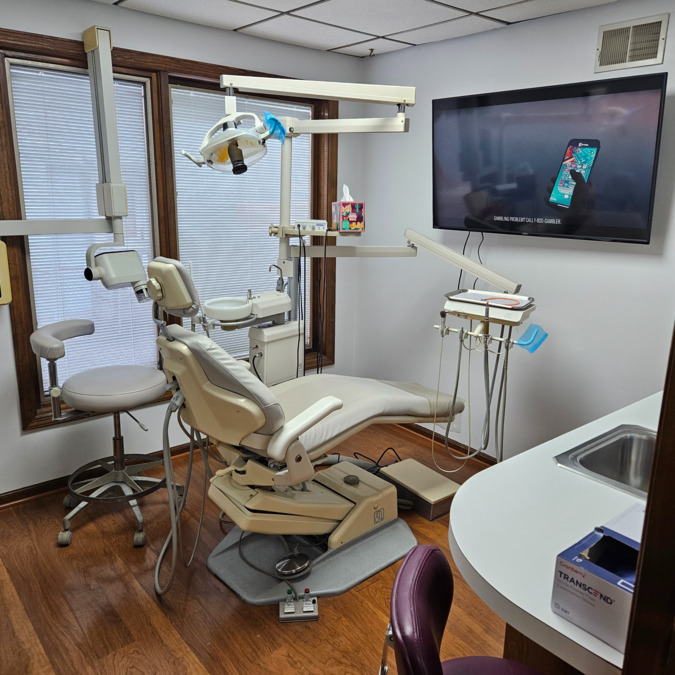 2 of Isaac Menasha DDS image：