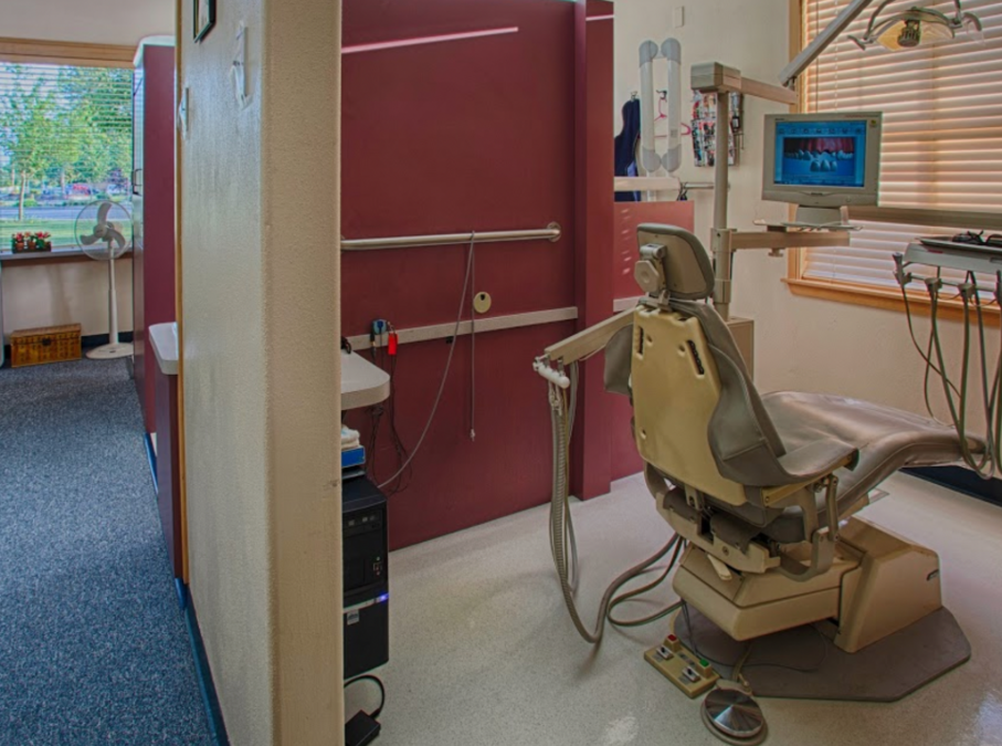 A photo of KAMKAR FAMILY& GENTLE DENTISTRY（Jobs at Dental assistant）# 2：